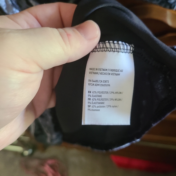 BOGO FREE AMERICAN EAGLE Velvet Navy Cold Shoulder Top with Raw Hemline sleeves - Picture 4 of 6